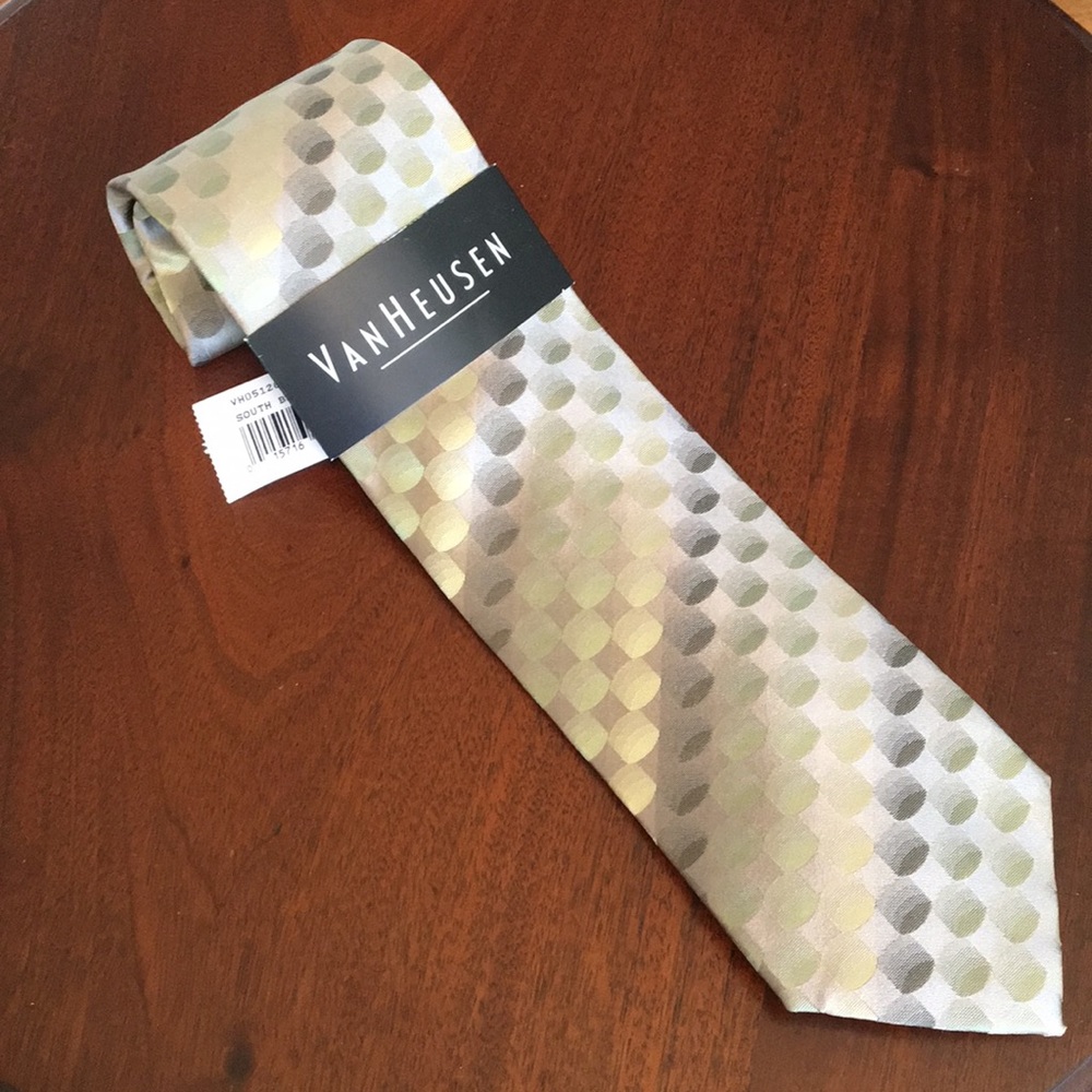 Van Heusen Silk tie. South beach olive geometric